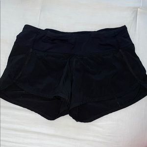 Lululemon black speed up shorts 2.5 in.